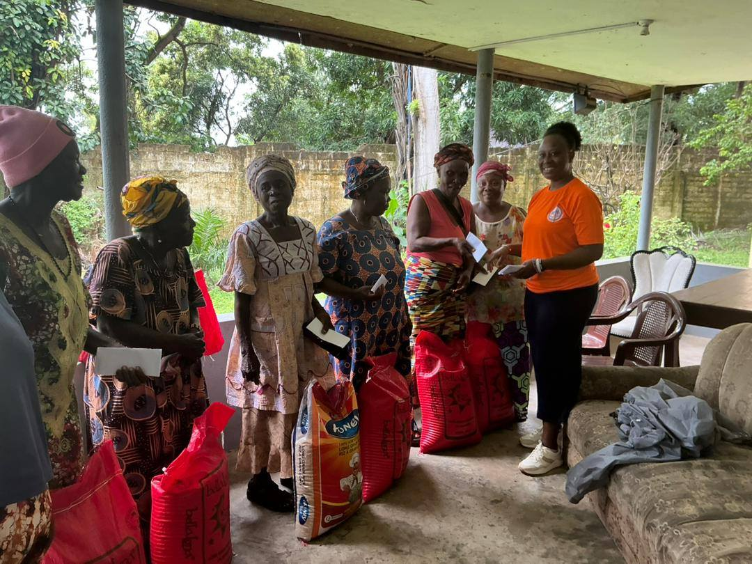 Moving Women for Sustainable Development Sierra Leone (MoWSuD-SL) support women in different communities.